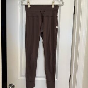 Vuori Daily Leggings in Hot Chocolate